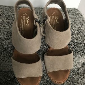 Toms Majorca Sandal tan suede size 7